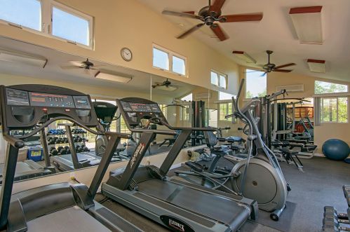 5404 Balboa Arms Dr, San Diego CA 92117-5014 exterior