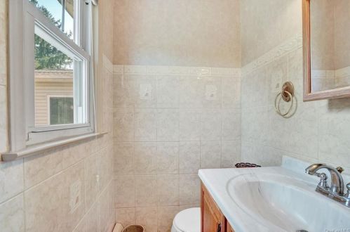 108 Nantucket Dr, Fishkill NY  12524-1021 exterior