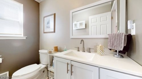 326 Angle Ave, Manville NJ  08835-2318 exterior