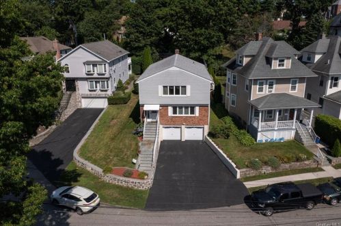 19 White Stone Pl, New Rochelle, NY 10801-1406