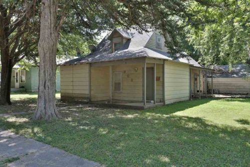 903 5th Ave, Winfield, KS 67156-2319