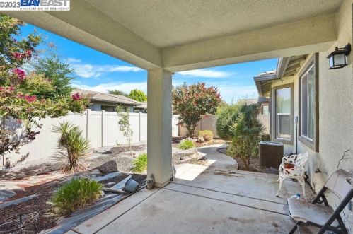 1549 Maple Valley St, Manteca CA 95336-5127 exterior