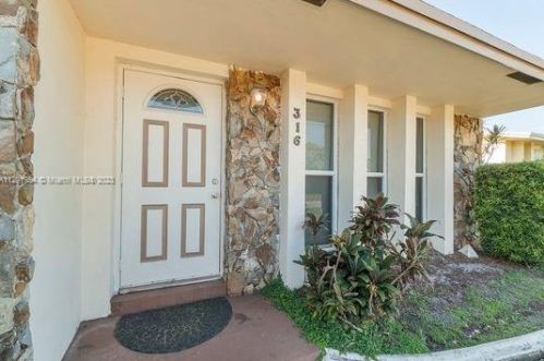 316 4th St, Dania Beach, FL 33004-4710
