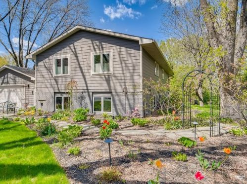 1055 Douglas Rd, Saint Paul, MN 55118-3637