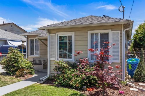878 69th Ave, Oakland, CA 94621-3302