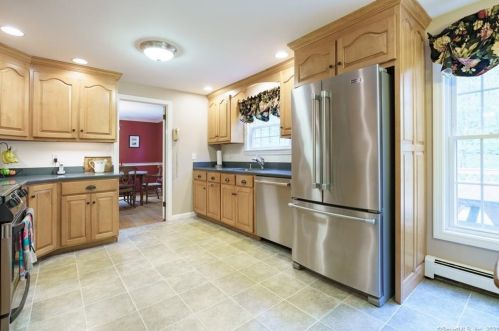 61 Carriage Dr, Waterbury CT  06708-3309 exterior