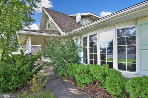 4818 Lehigh Dr, Walnutport, PA 18088-9461