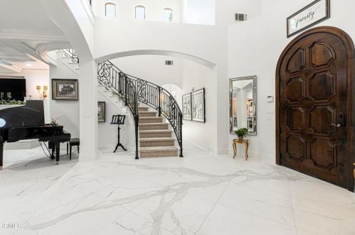 840 Fairway Dr, Bakersfield CA 93309-2416 exterior