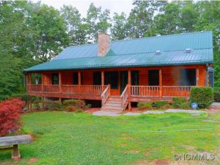 635 Dillard Ave, Hendersonville, NC 28791-9748