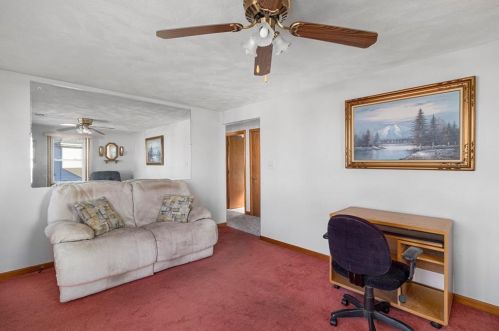 59 Grinnell Ave, Tiverton RI  02878-1901 exterior