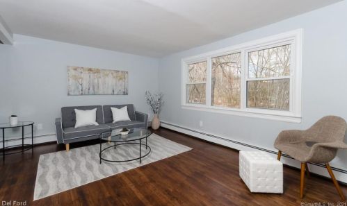 16 Crestview Dr, Uncasville CT  06382-1206 exterior