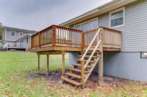 121 Fir Ave, Tiverton RI  02878-1640 exterior