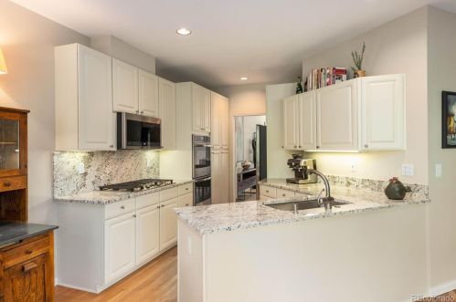 387 Ogden St, Denver CO 80205-5137 exterior