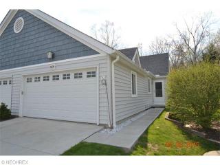 1258 Canyon View Rd, Macedonia, OH 44067-2257