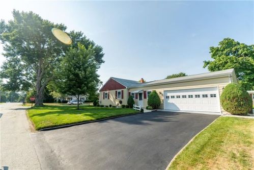 90 Greenfield Ave, Warwick, RI 02886-3343