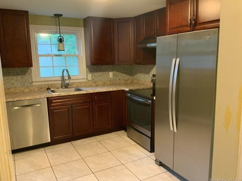 111 Ellsworth Dr, Bloomfield CT  06002-2877 exterior