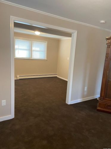 100 Cross Rd, North Bellmore NY  11710-2351 exterior