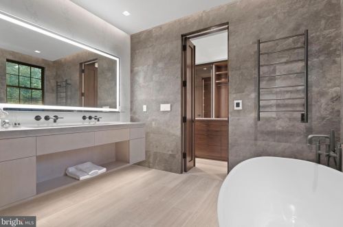 1683 34 St, Washington DC 20007-2709 exterior