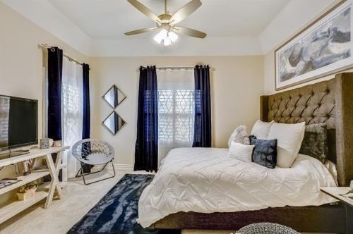 4700 Tour 18 Dr, Lewisville TX  75022-6450 exterior