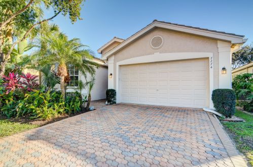 7274 Morocca Lake Dr, Delray Beach, FL 33446-3778