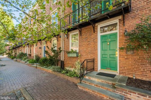 275 3rd St, Philadelphia PA  19106-1209 exterior