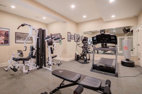 1410 Bristlecone Dr, Chenequa WI  53029-8653 exterior