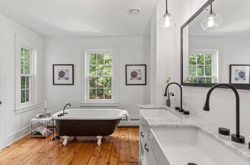 77 Forest St, Middleton MA  01949-2014 exterior