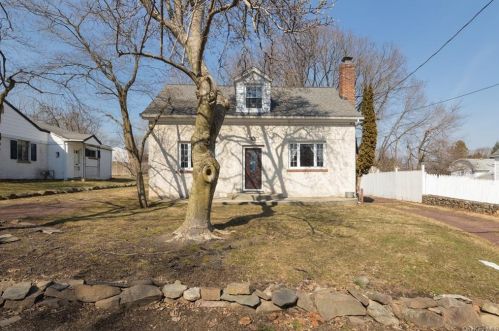 9 Chestnut St, Stony Point, NY 10980-1303