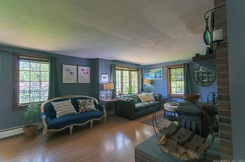 82 Chambers St, Manchester CT  06042-2912 exterior