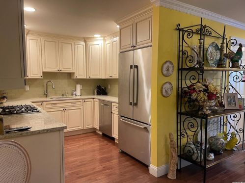 1041 Savoy Dr, Huntington Station NY  11747-5278 exterior