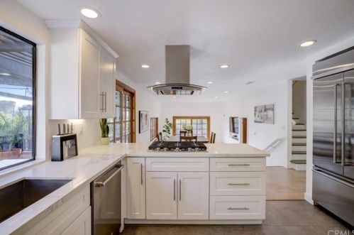 22540 Jameson Dr, Calabasas CA 91302-5857 exterior