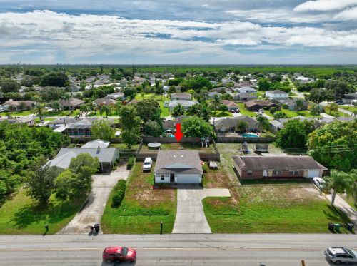 1977 Floresta Dr, Fort Pierce FL  34983-4619 exterior