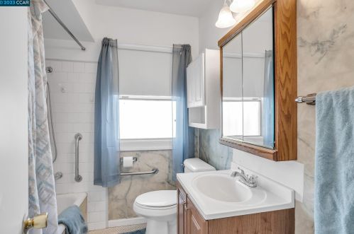 8100 Hillside St, Oakland CA 94603-1921 exterior