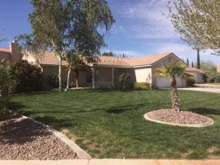 12739 Heron Ct, Victorville, CA 92392-8074