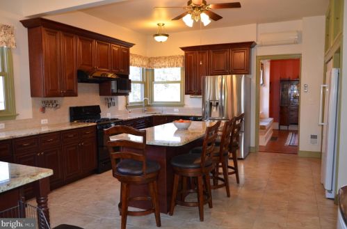 205 Lippincott Ave, Riverton NJ  08077-1309 exterior