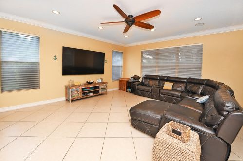 8938 Hidden Acres Dr, Boynton Beach FL  33473-4854 exterior