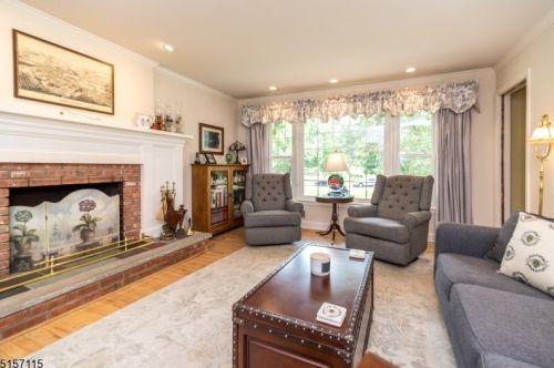 6 Cheryle Way, Annandale NJ  08801-3416 exterior