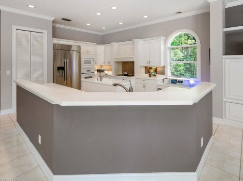 6656 Trail Blvd, Naples FL  34108-2903 exterior