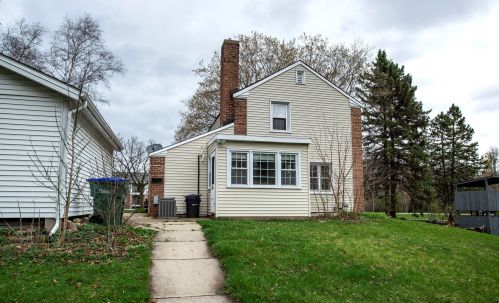 7003 Grange Ave, Greendale, WI 53129-1105