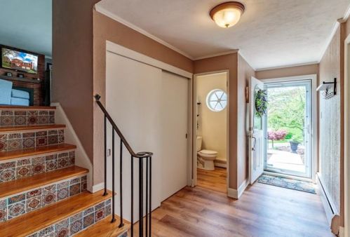 913 Lovingston Dr, Pittsburgh, PA 15216-1731