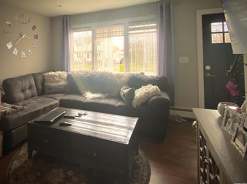 116 Kramer Dr, North Lindenhurst NY  11757-5406 exterior