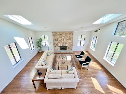 63 Lake Dr, Stamford, CT 06903-1011