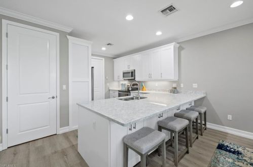 7698 Bristol Cir, Naples FL  34120-0697 exterior