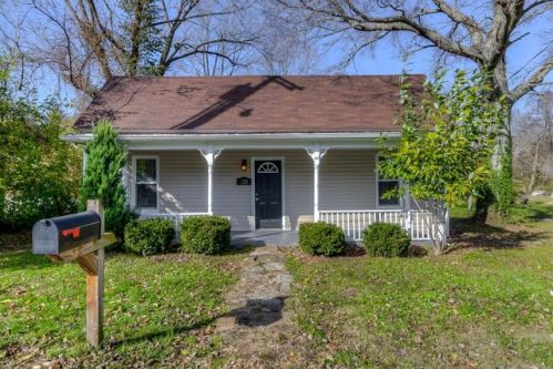125 Silver Creek Dr, Berea, KY 40403-1752