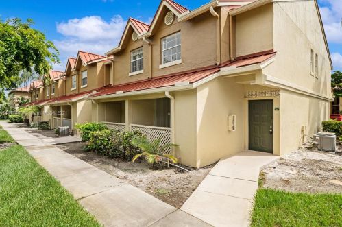 18352 68th Ave, Hialeah, FL 33015-3438