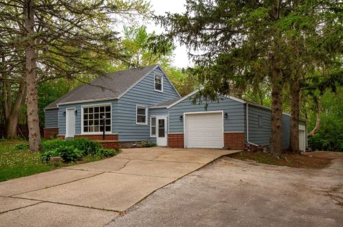21420 Davidson Rd, Waukesha, WI 53186-2011