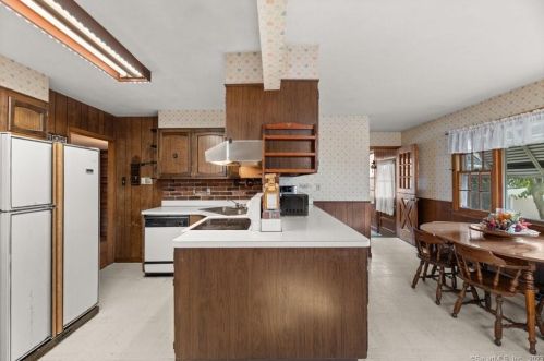 54 Greenfield Rd, Milford CT  06460-6331 exterior