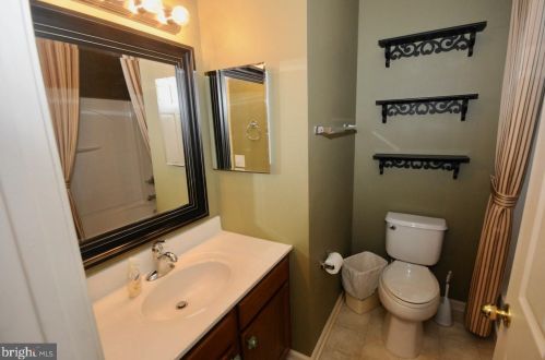 14 Meadowview Dr, Pilesgrove NJ 08098-2539 exterior