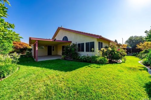 508 Heatherwood Dr, Madera CA  93637-2744 exterior