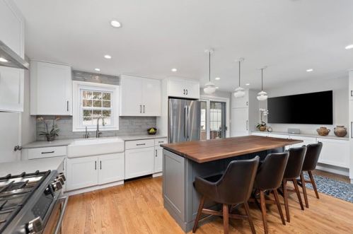 209 Falconhurst Dr, Pittsburgh, PA 15238-2627